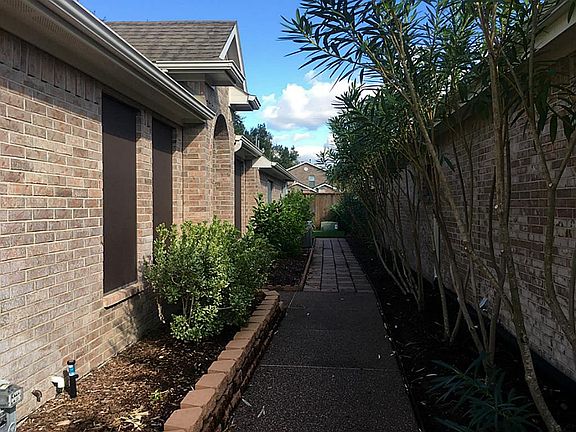 2nd image of 2611 Pointe Ln