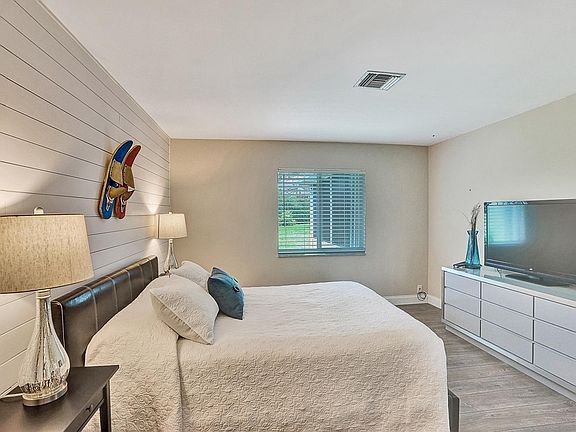 5th image of 2805 SW 13th St APT C