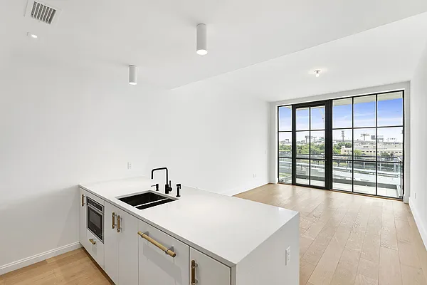 Rented by Compass | media 32