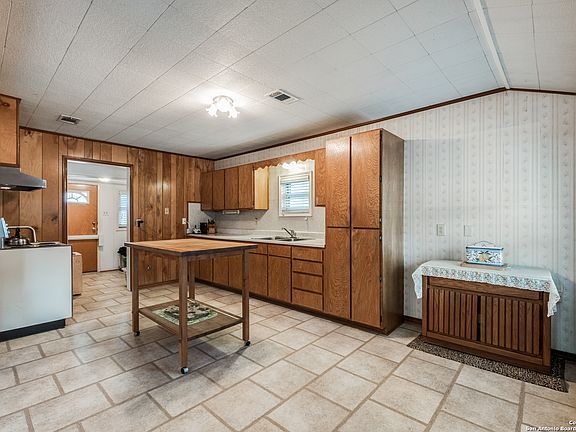 4th image of 2170 Waverly Ave