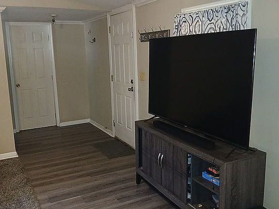 4th image of 3607 S Elm Eugene St Trailer 126