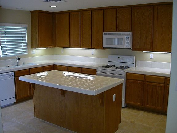 3rd image of 447 N Placer Privado