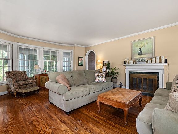 5th image of 148 S Countryside Dr