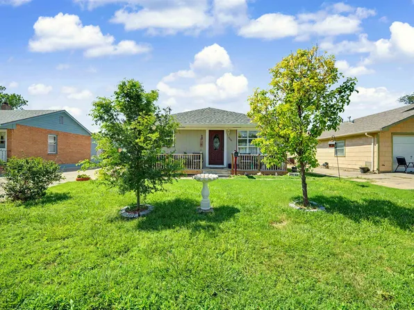 506 E Bond St, Salina, KS 67401