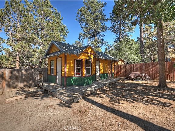 3rd image of 581 Highland Ln