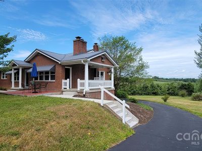 687 Ridge Rd, Hendersonville, NC, 28792