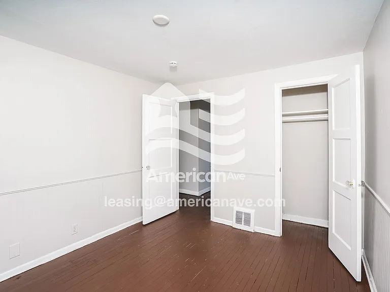 1326598_007_main_bedroom_8.jpg