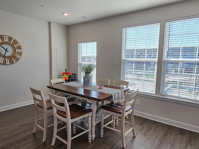 5426 Greenpoint Ln — Photo 10