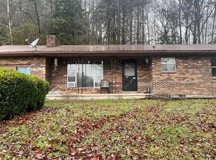 100 Perkins Br, Lost Creek, KY 41348