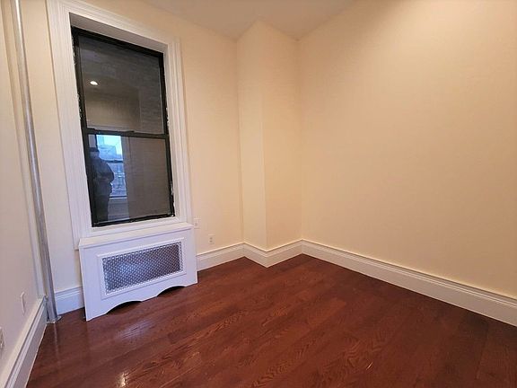 5th image of 131 Thompson St APT 5B