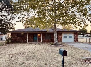 202 W B Ave, Cache, OK 73527