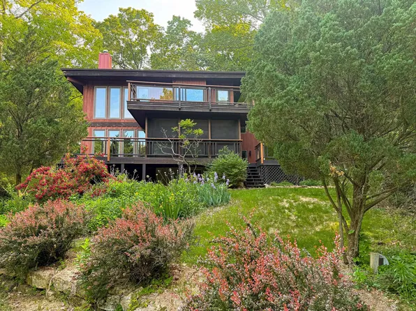 5362 Mahocker Rd, Mazomanie, WI 53560