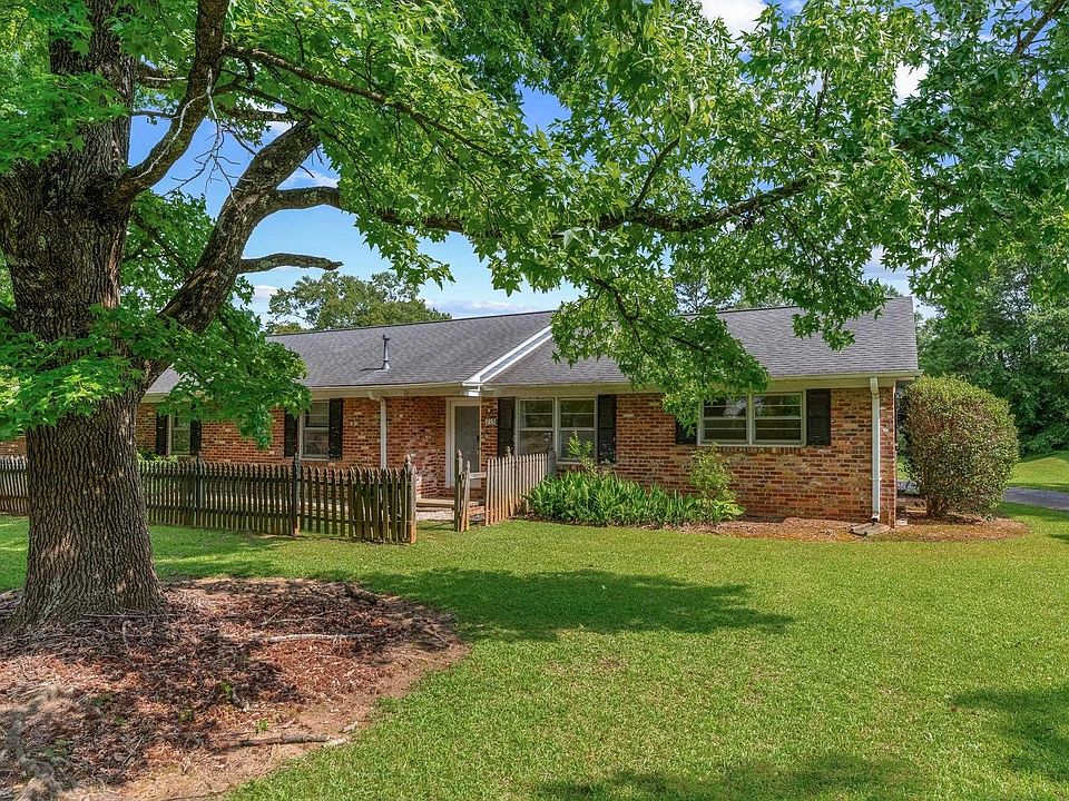 1st image of 213 Knollwood Dr