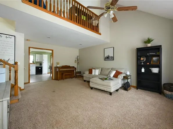 2327 Twin Oaks Dr, Harrisonville, MO 64701