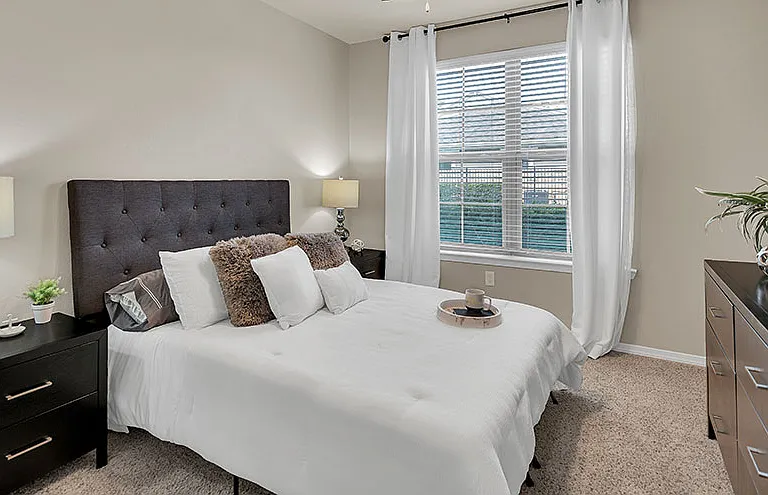 Retreat at Fremaux Town Center Apartments — Photo 14