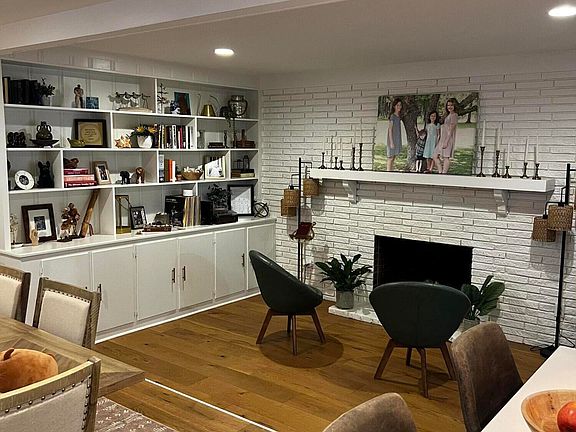 3rd image of 110 Oakview Rd