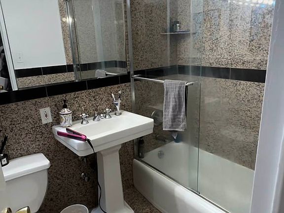 5th image of 279 E 44th St APT 4J