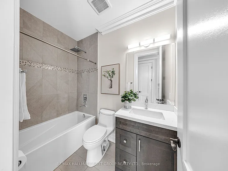 752 Hillview Cres — Photo 12