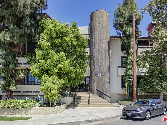 2nd image of 5534 Encino Ave APT 312