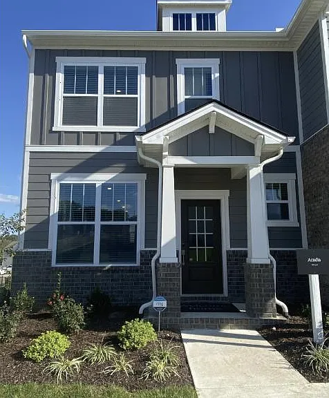 2739 Fordham St — Photo 1
