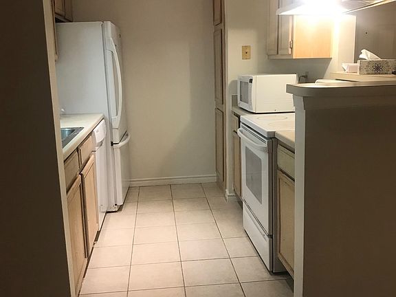 3rd image of 1538 Lincoln Way APT 203