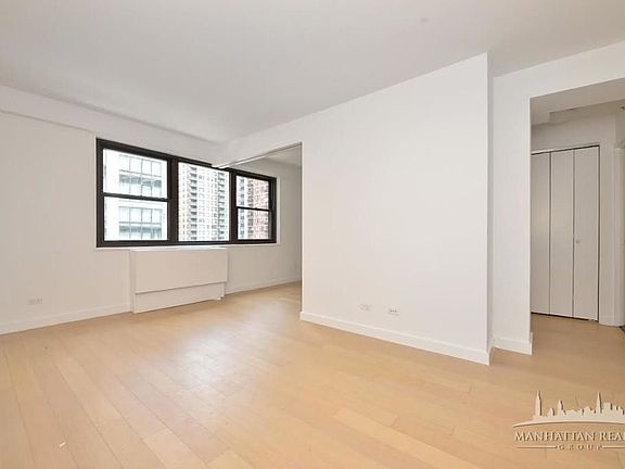 3rd image of 222 E 39th St APT 5A