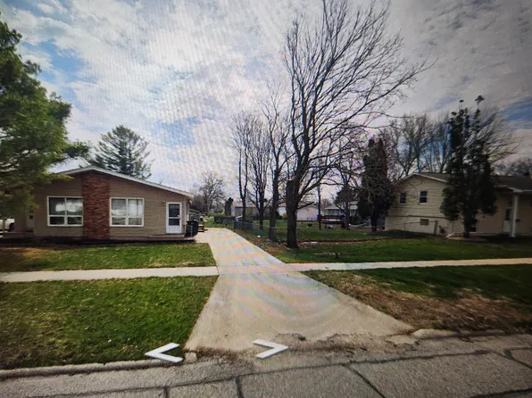 2424 W 3rd St #2424, Cedar Falls, IA 50613