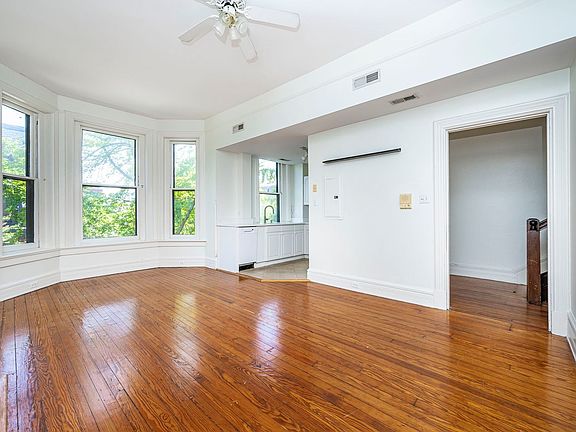 3rd image of 1007 W Franklin St #6