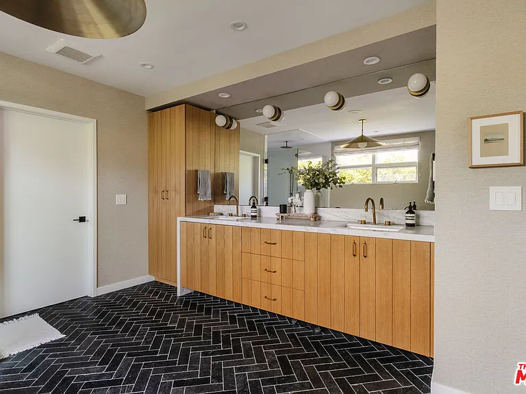 712 San Lorenzo St — Photo 24