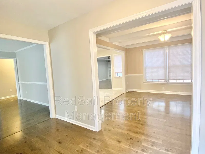 3 bed, 2.0 bath, 1600 sqft, $2,295 — Photo 3