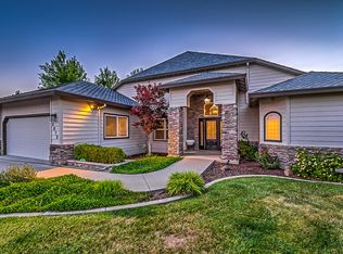 2012 Maudray Way, Redding, CA 96003