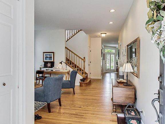4th image of 622 N Belmont Ave