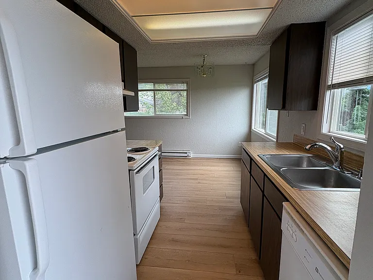 489 N Joseph Ave — Photo 3