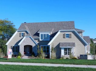 19330 251st Ave, Bettendorf, IA 52722