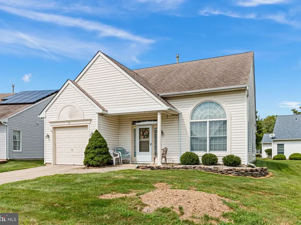 54 Cottage Ln E, Columbus, NJ 08022