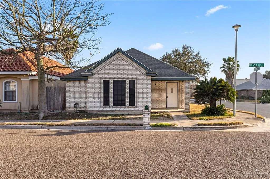 3 bed, 2.0 bath, 1238 sqft, $1,900 — Photo 1