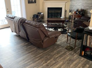 16 Willow Ln, Morgantown, WV 26505