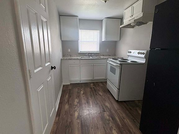 2nd image of 1412 Sydnor St #2