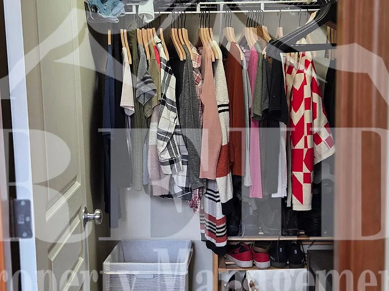 100 NE Miramar Cir — Photo 20