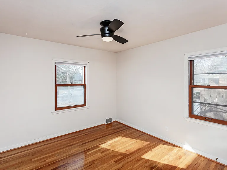 1829 Locust St — Photo 13