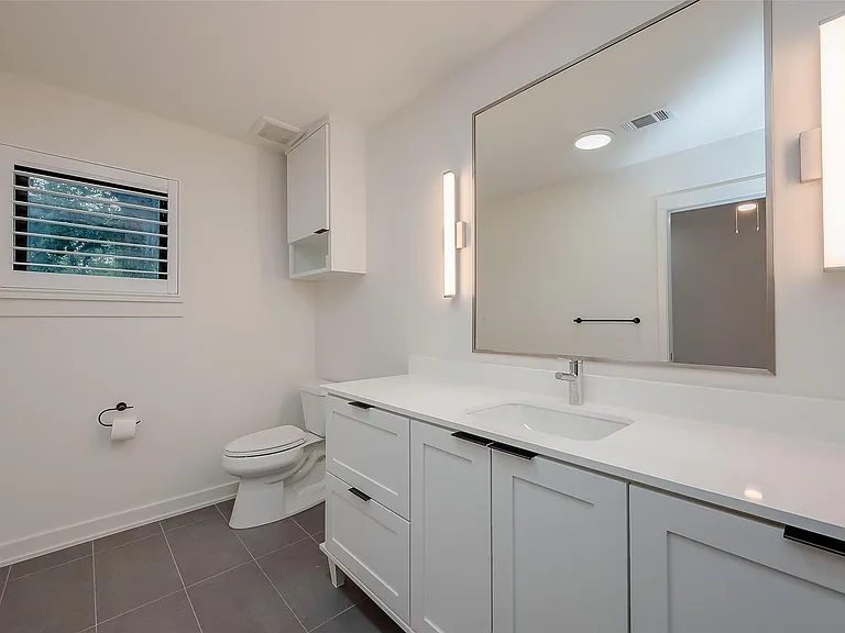 2702 Delano St — Photo 38