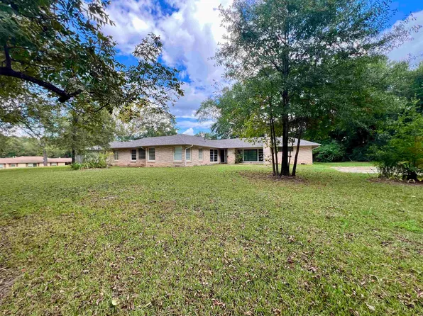 330 N Van Buren St, Henderson, TX 75652