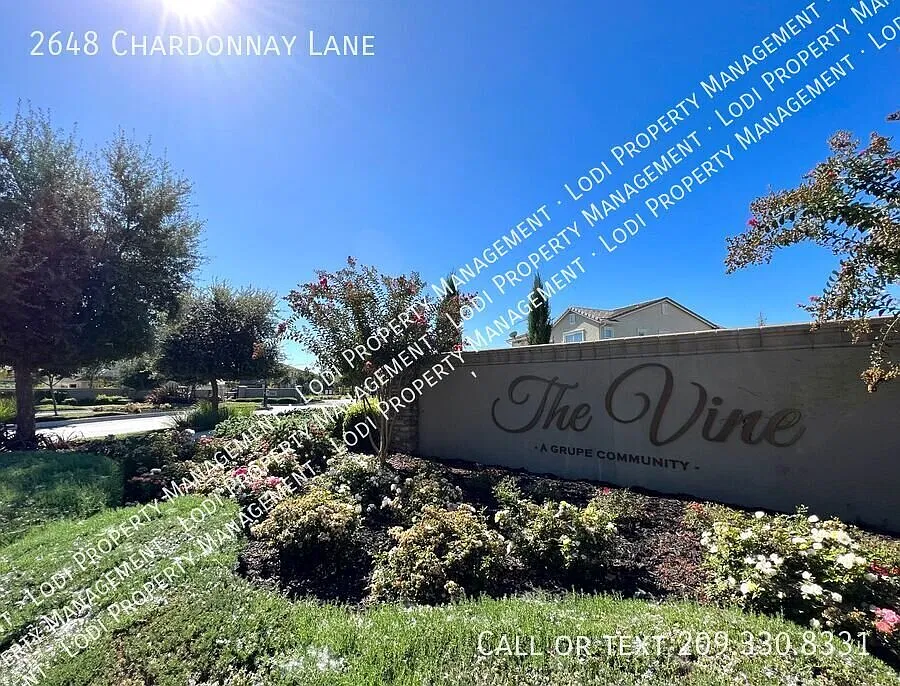 Beautiful 3 Bedroom Home in The Vine Gated Community — Photo 2