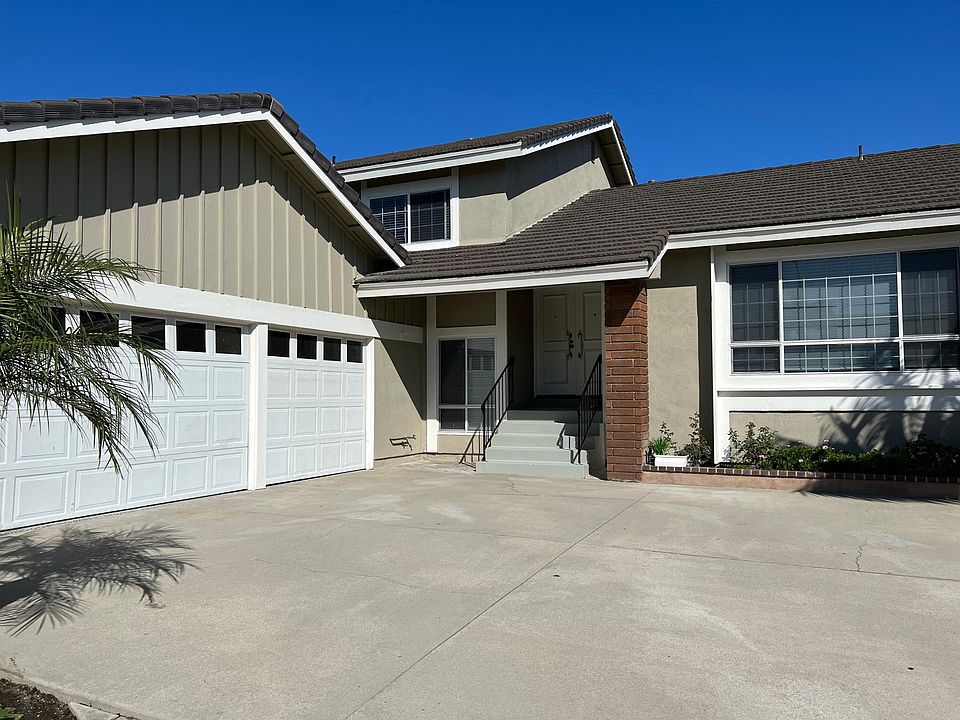 Welcome home! Fresh exterior paint throughout