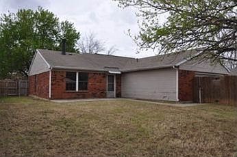 2nd image of 423 Wind Wood Dr