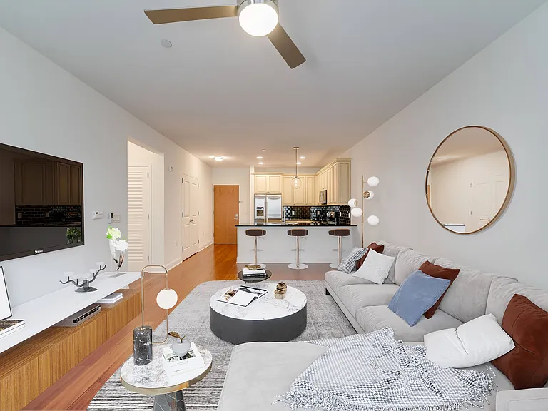 340A Old River Rd #421 — Photo 4