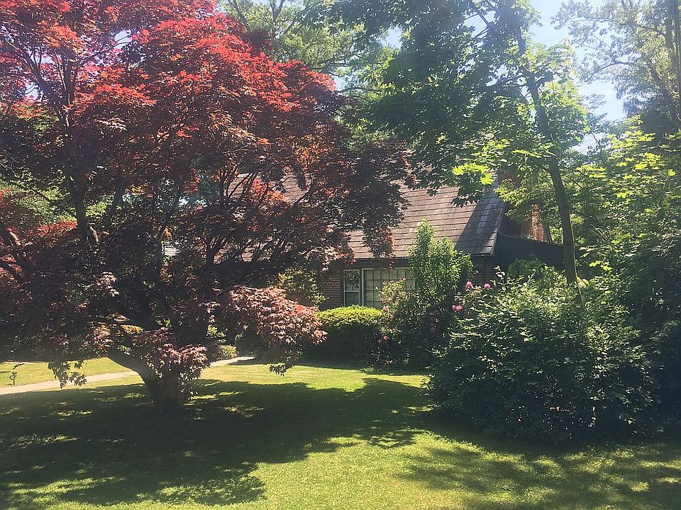 2nd image of 809 Eton Rd