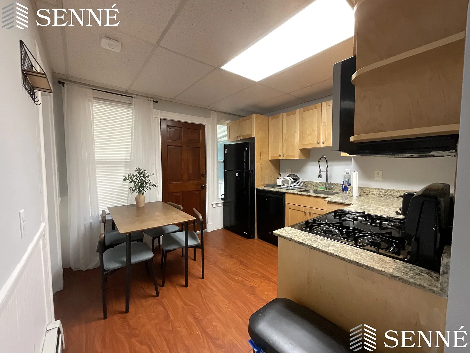 3 bed, 1.0 bath, $3,300 — Photo 2
