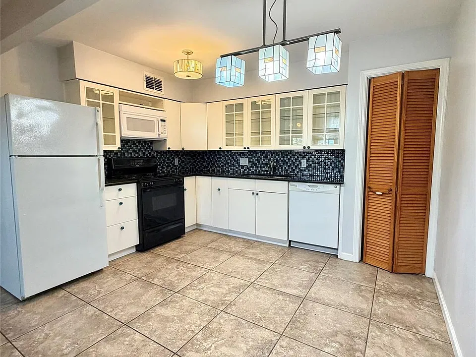 2303 Barton Village Cir #101
