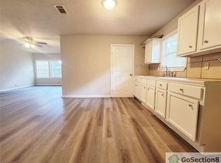 5825 Southurst St, Houston, TX 77033